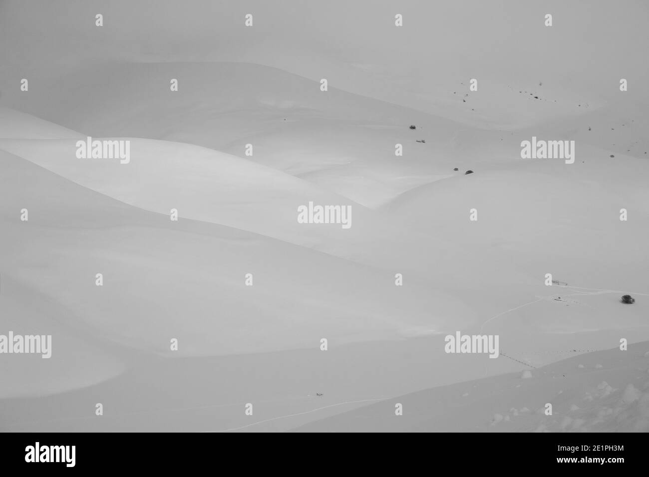 Vista panoramica da Castelluccio di Norcia con neve nella stagione invernale, Umbria, Italia Foto Stock