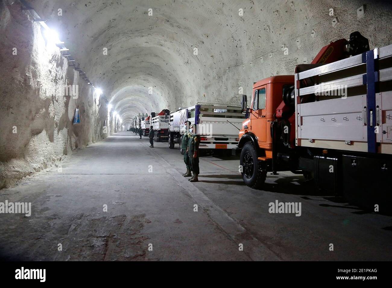 Iran. 8 gennaio 2021. Il corpo rivoluzionario della Guardia Iraniana (IRGC) mostra missili anti-nave Noor in mostra durante l'inaugurazione di una base missilistica sotterranea in una località del Golfo Persico non divulgata. Iran. 08 gennaio 2021. Photo by SalamPix/ABACAPRESS.COM Credit: Abaca Press/Alamy Live News Foto Stock