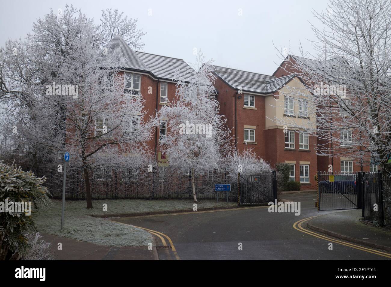 Alloggio moderno in inverno, Warwick, Warwickshire, Inghilterra, Regno Unito Foto Stock
