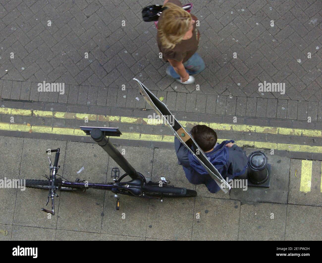 Uomo con panino pubblicità su London Street. Foto Stock Uomo con panino pubblicità su London Street. Foto Stock