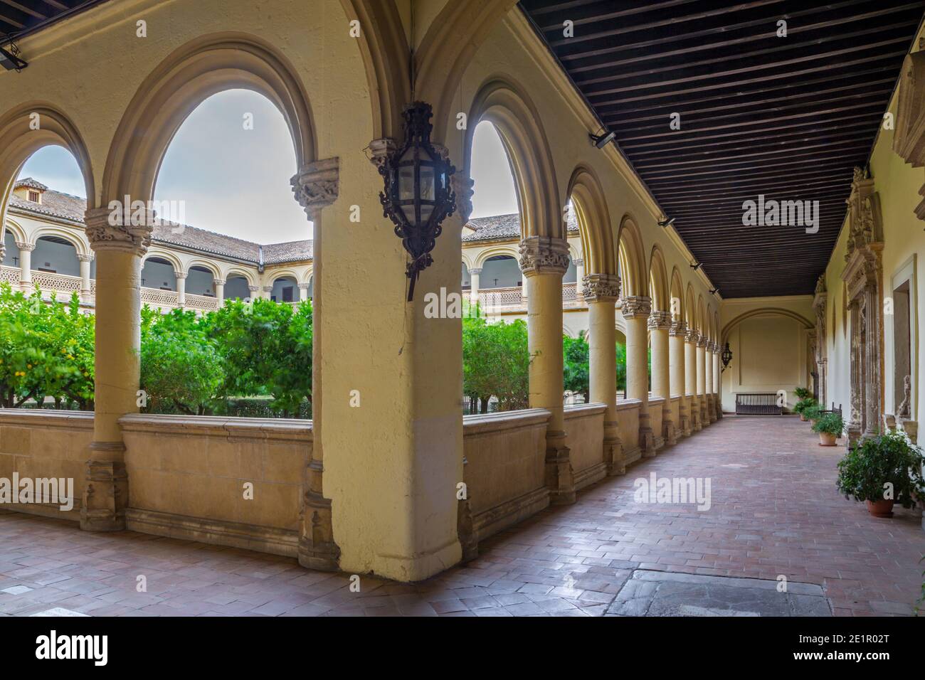 GRANADA, Spagna - 29 Maggio 2015: l'atrio della chiesa Monasterio de San Jeronimo. Foto Stock