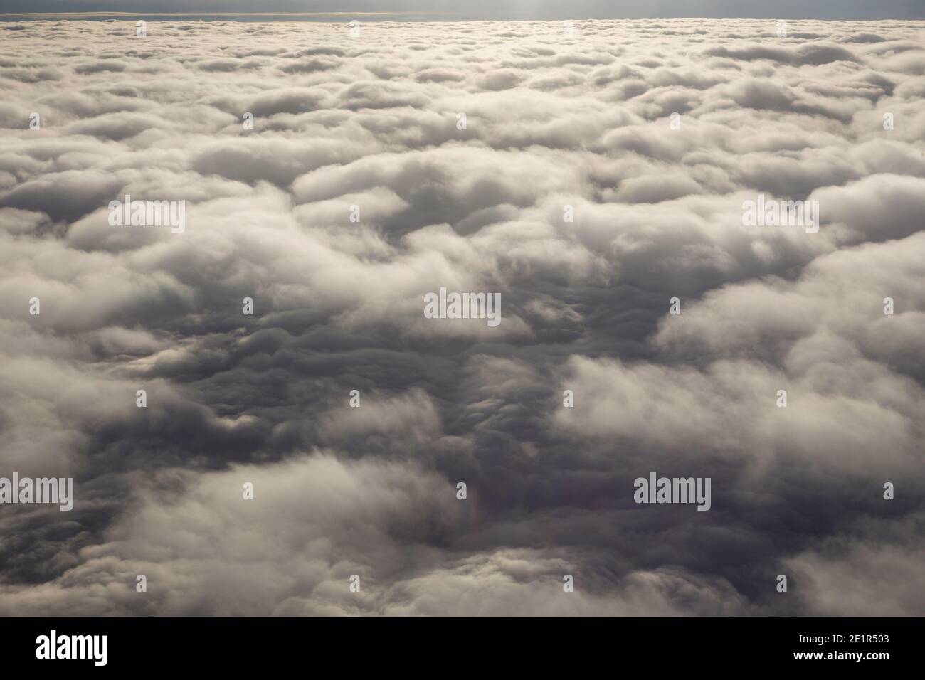 Il paesaggio torbido dall'aereo Foto Stock