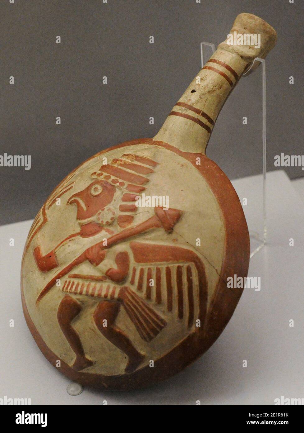 'Canchero' o roaster di mais decorato con la rappresentazione di un guerriero. Ceramica. Cultura moche (100 a.C.-700 d.C.). Perù. Museo delle Americhe. Madrid, Spagna. Foto Stock