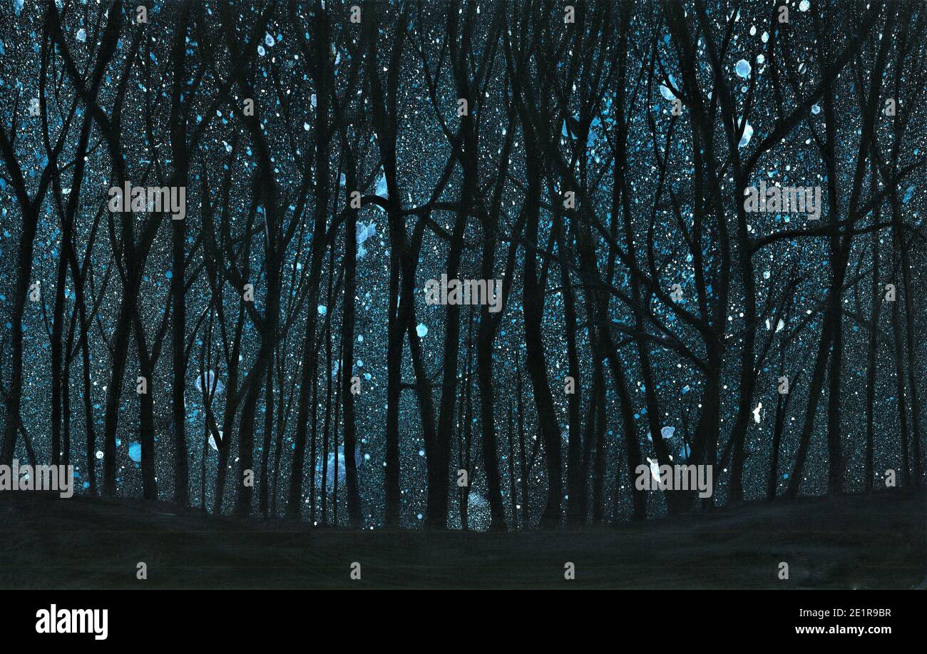 Pittura acrilica, Foresta oscura. Cielo stellato blu e silhouette di alberi. Vista sulla foresta di notte. Foto Stock
