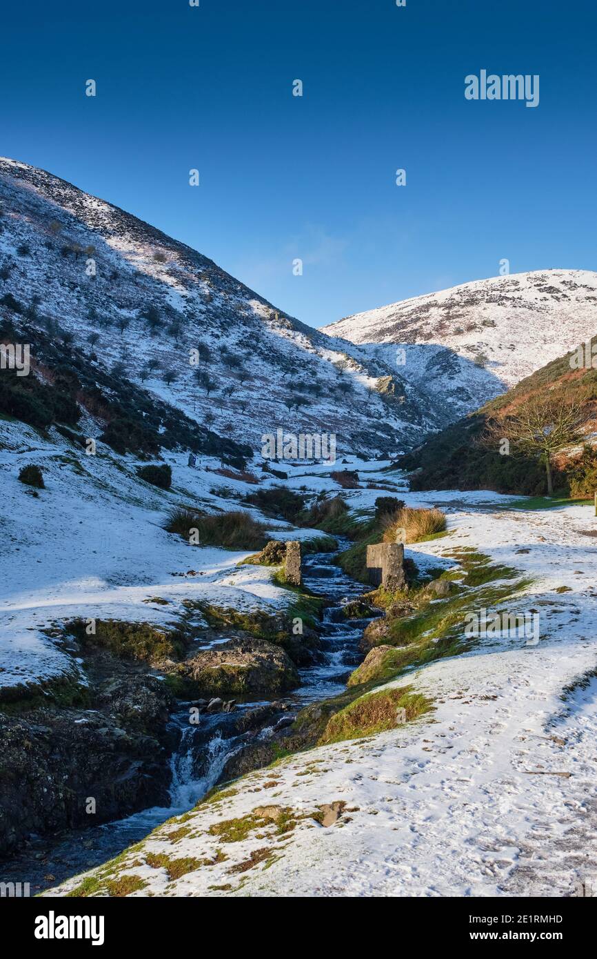 Il flusso attraverso la valle di Mill carding, Chiesa Stretton, Shropshire Foto Stock