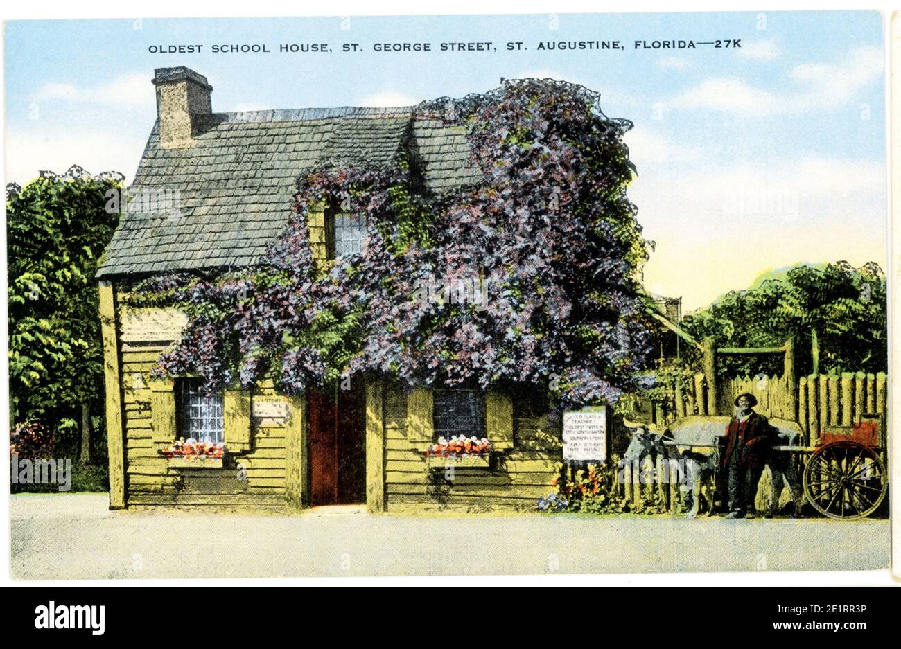 Old School House, St George Street, St Augustine Florida - appena all'interno delle porte della città, sulla pittoresca St. George Street, si trova la più antica casa scolastica degli Stati Uniti. Questa vecchia casa scolastica, costruita in cedro rosso, era sotto tre bandiere. Foto Stock