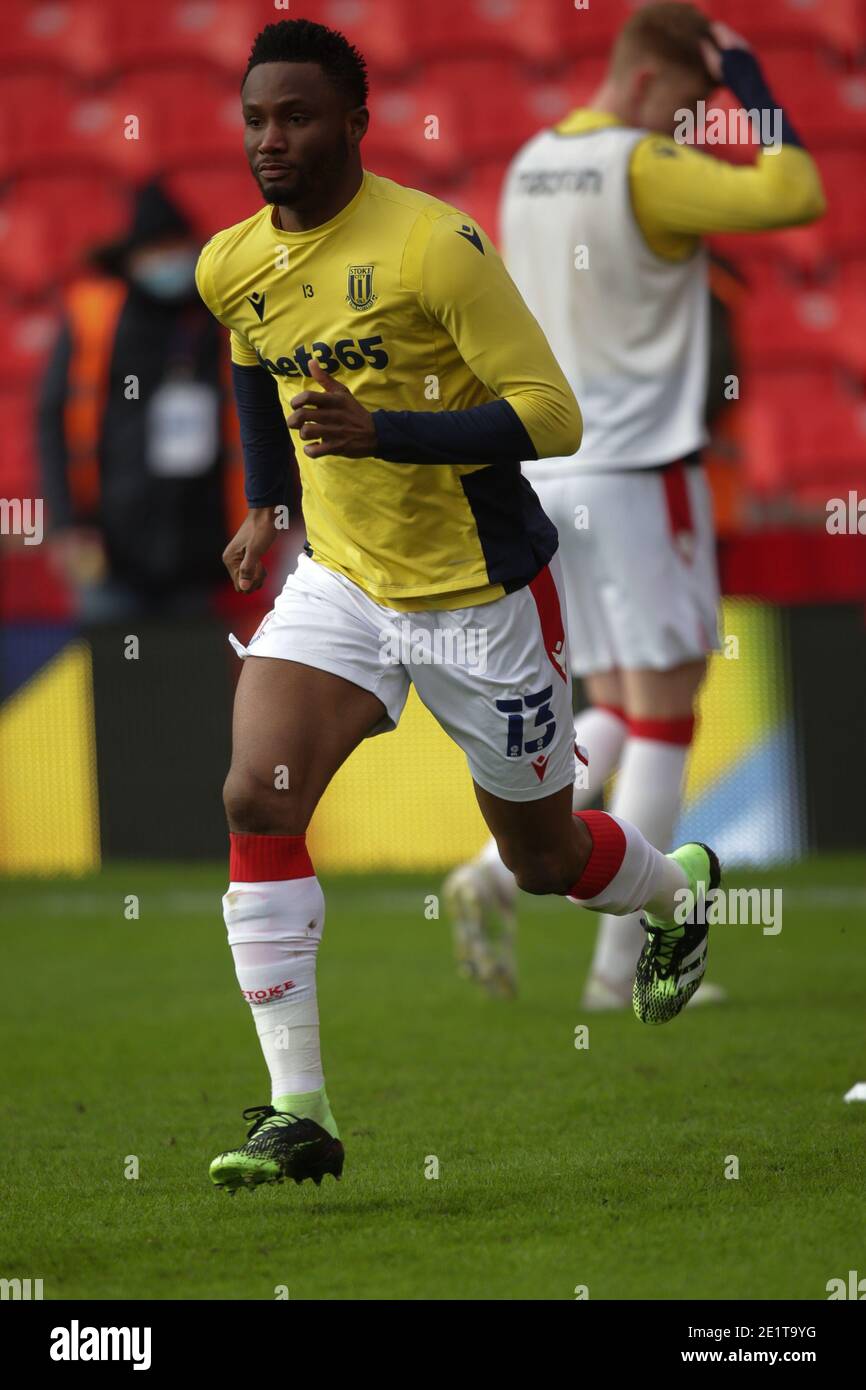 Stoke on Trent, Regno Unito. 09 gennaio 2021. Il centrocampista di Stoke City Mikel John OBI (13) si è scaldato durante la partita della fa Cup tra Stoke City e Leicester City allo stadio bet365, Stoke-on-Trent, Inghilterra, il 9 gennaio 2021. Foto di Jurek Biegus. Solo per uso editoriale, è richiesta una licenza per uso commerciale. Nessun utilizzo nelle scommesse, nei giochi o nelle pubblicazioni di un singolo club/campionato/giocatore. Credit: UK Sports Pics Ltd/Alamy Live News Foto Stock