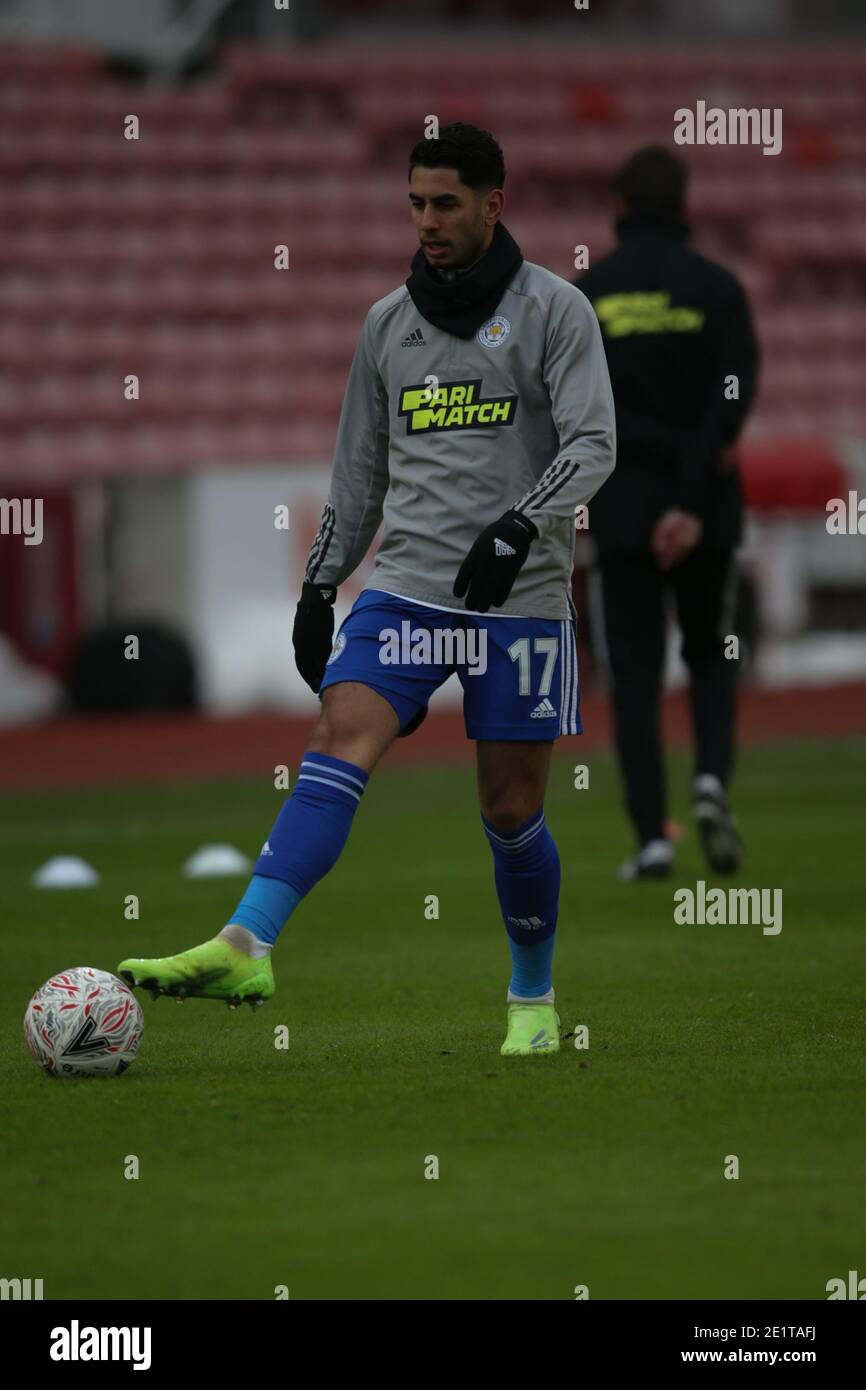 Stoke on Trent, Regno Unito. 09 gennaio 2021. Leicester City Forward Ayoze Pérez (17) si è scaldato durante la partita della fa Cup tra Stoke City e Leicester City allo stadio bet365, Stoke-on-Trent, Inghilterra, il 9 gennaio 2021. Foto di Jurek Biegus. Solo per uso editoriale, è richiesta una licenza per uso commerciale. Nessun utilizzo nelle scommesse, nei giochi o nelle pubblicazioni di un singolo club/campionato/giocatore. Credit: UK Sports Pics Ltd/Alamy Live News Foto Stock