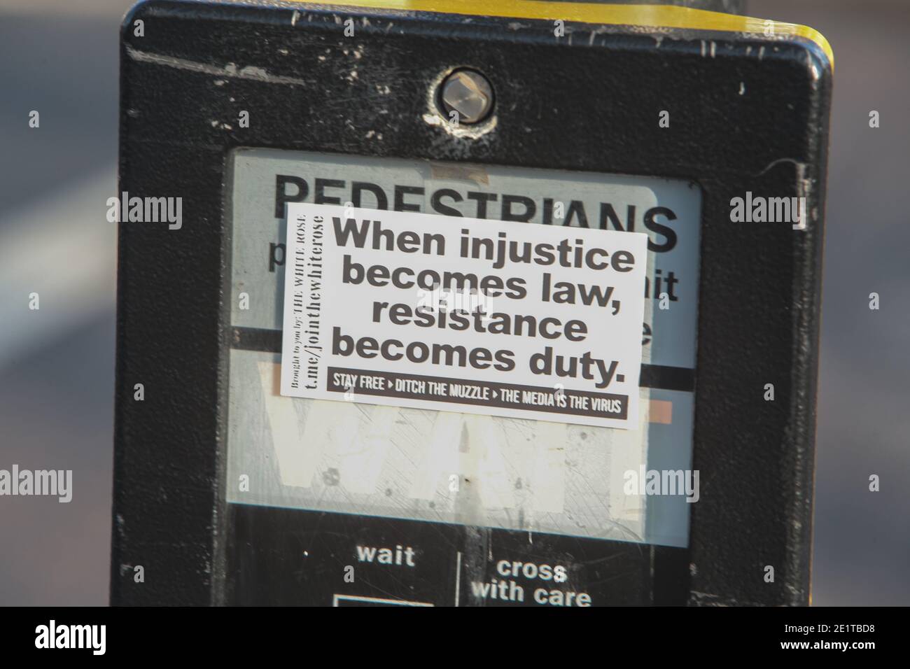 Londra 09 Gen 2021 la letteratura Anti Lockdown è stata in mostra Tutto intorno Clapham comune dove una protesta anti-blocco ha preso posto che termina con dodici arresti per la rottura della covid -19 Regulaments.Paul Quezada-Neiman/Alamy Live News Foto Stock