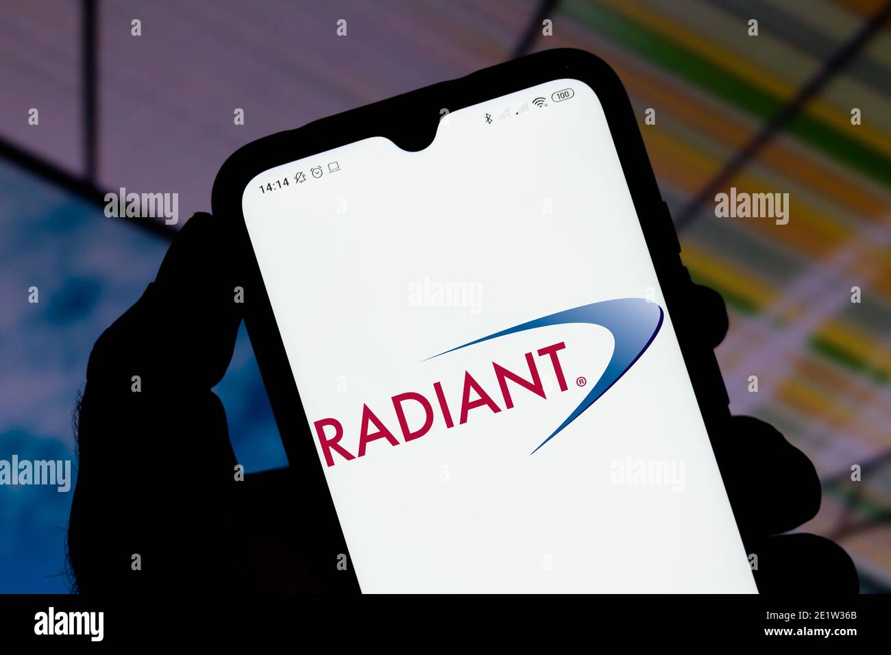 Brasile. 24 Agosto 2020. In questa illustrazione fotografica viene visualizzato il logo Radiant Logistics sullo smartphone. Credit: Rafael Henrique/SOPA Images/ZUMA Wire/Alamy Live News Foto Stock