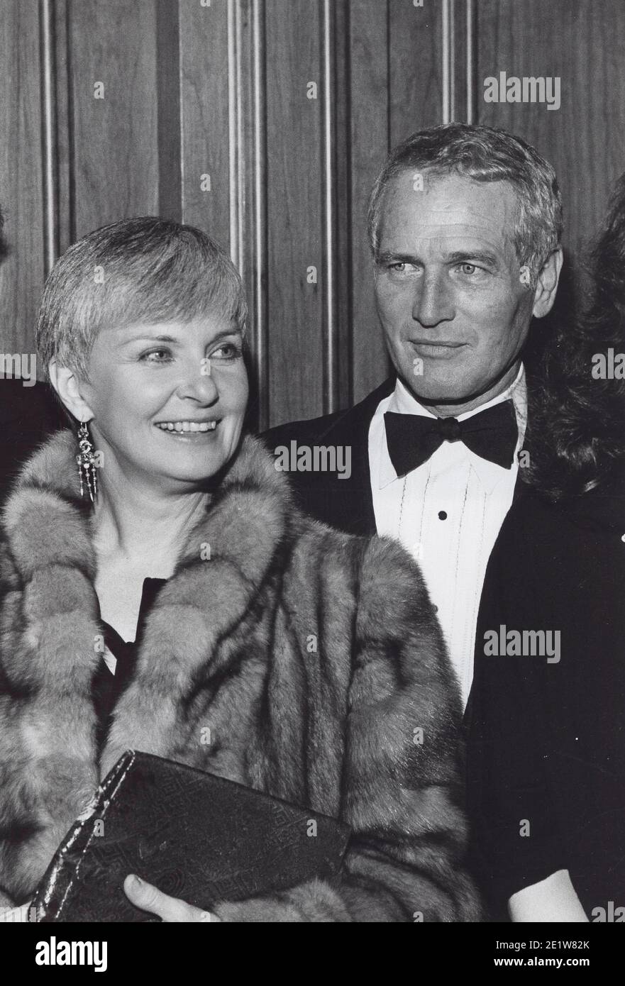 JOANNE WOODWARD con Paul Newman all'asta delle celebrità a beneficio della Fondazione Scott Newman , Century Plaza Hotel Credit: Ralph Dominguez/MediaPunch Foto Stock