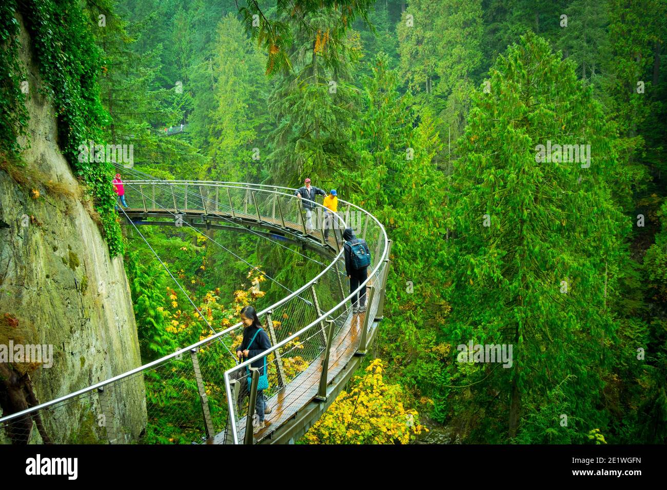L'attrazione Cliffwalk al Ponte Sospeso di Capilano Park in North Vancouver, British Columbia, Canada Foto Stock