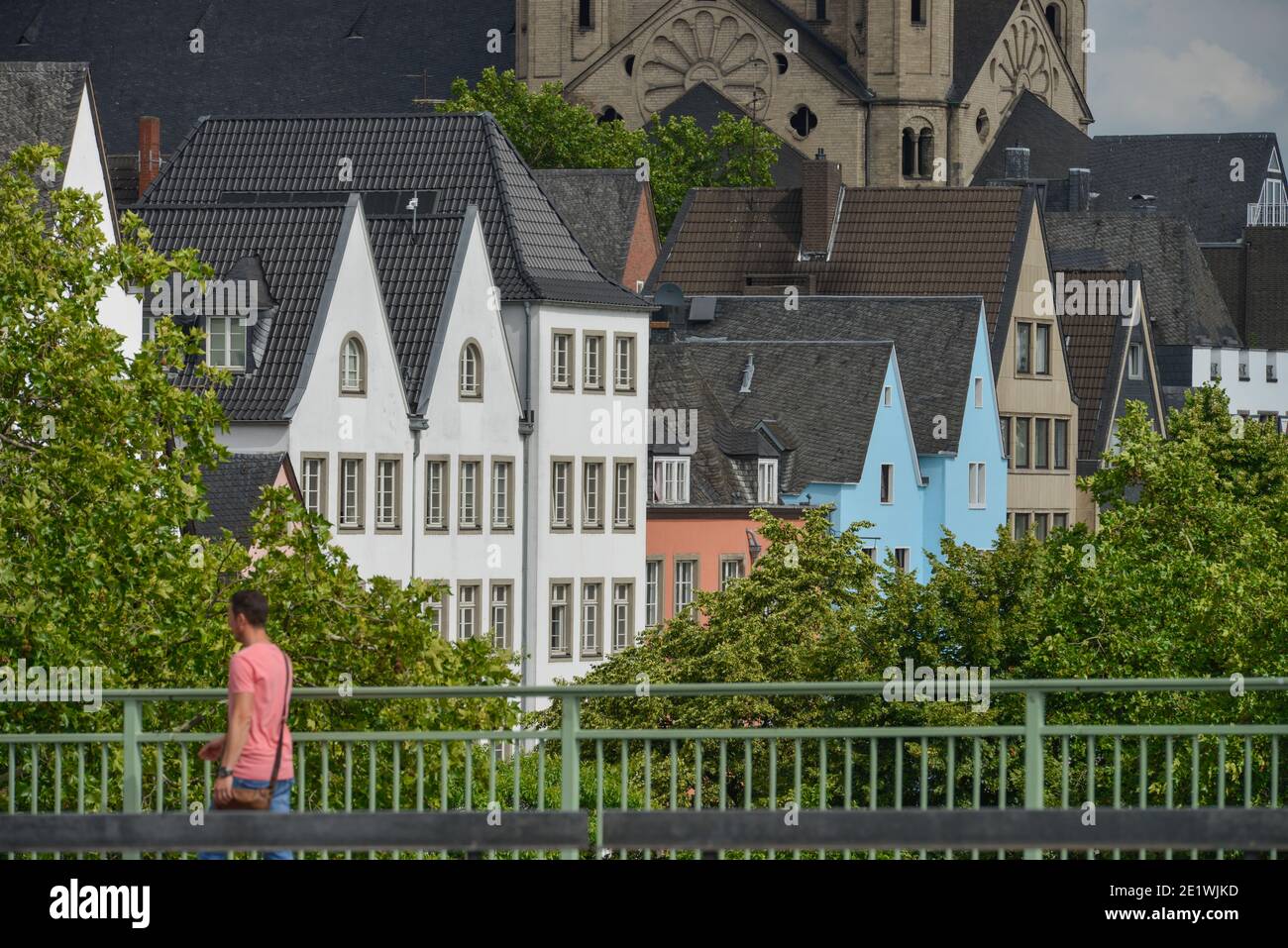 Deutzer Bruecke, Altbauten, Frankenwerft, Rheingarten, Koeln, Nordrhein-Westfalen, Deutschland Foto Stock