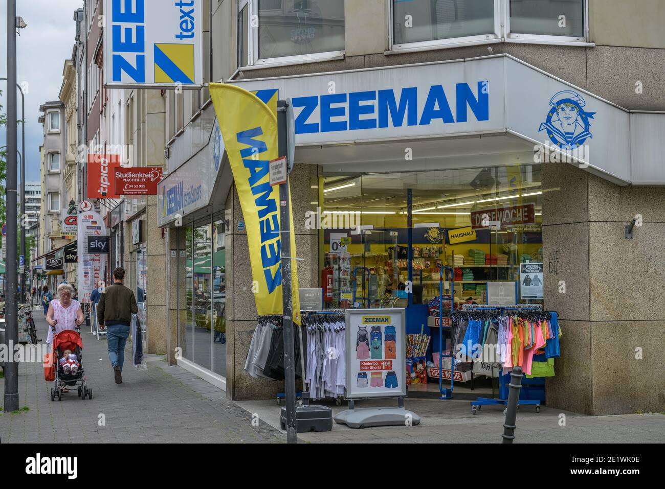 Laden, Zeeman Kleidung, Venloer Strasse, Ehrenfeld, Koeln, Nordrhein-Westfalen, Deutschland Foto Stock