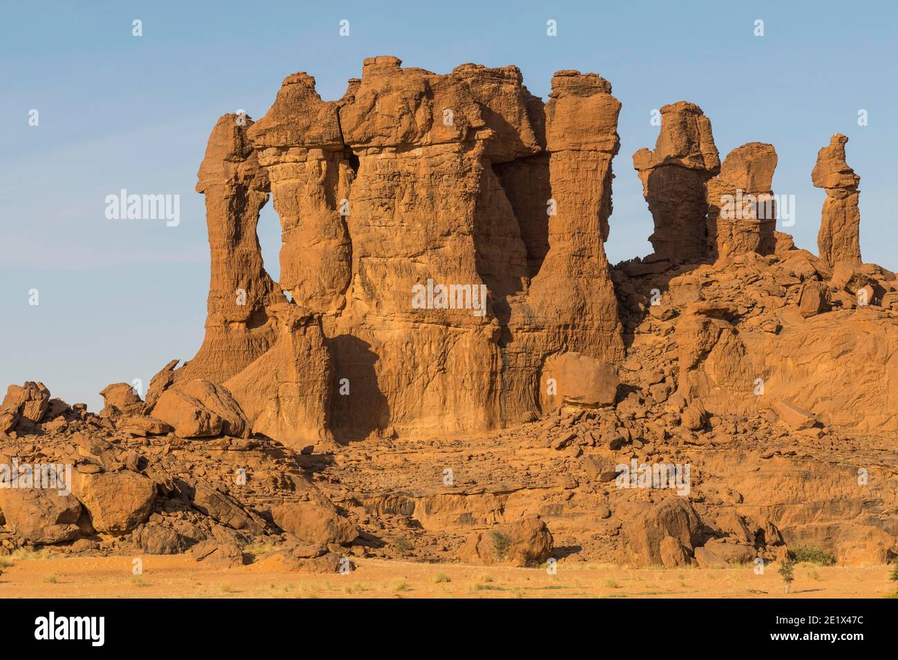 Formazioni rocciose erose e faffurse, altopiano di Ennedi, Ciad Foto Stock