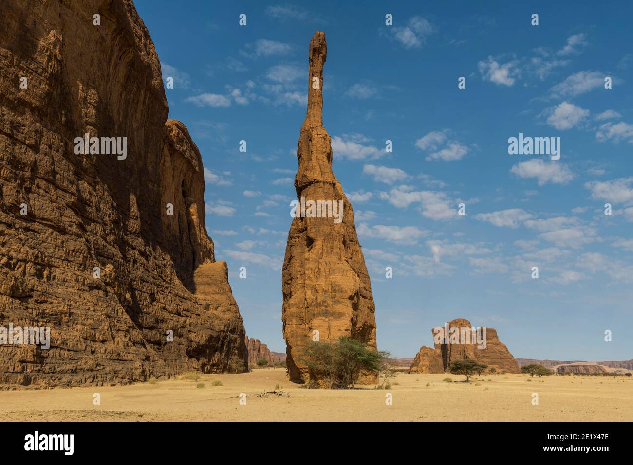 Unica torre rocciosa, altopiano di Ennedi, Ciad Foto Stock