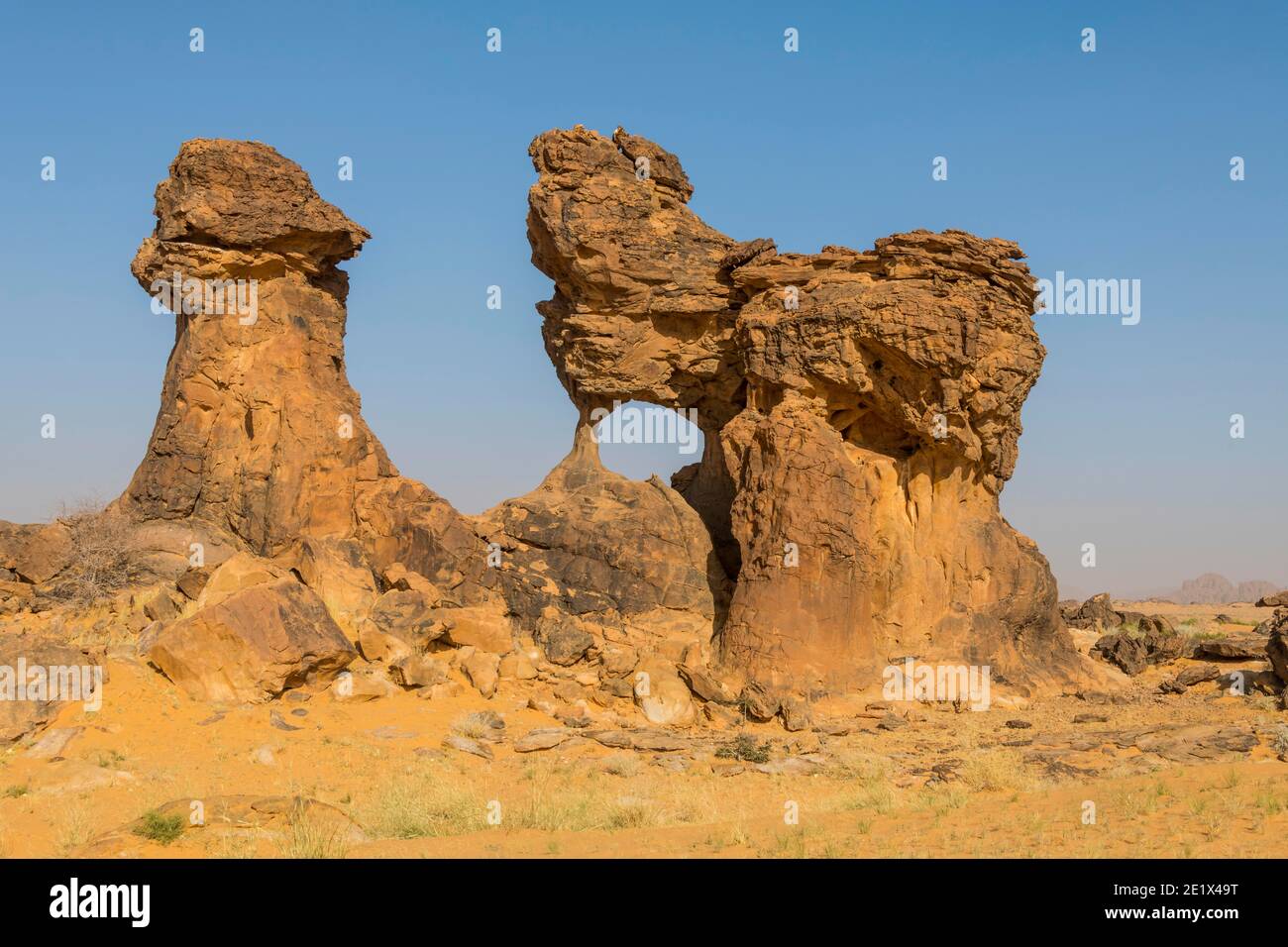 Formazioni rocciose erose e faffurse, altopiano di Ennedi, Ciad Foto Stock