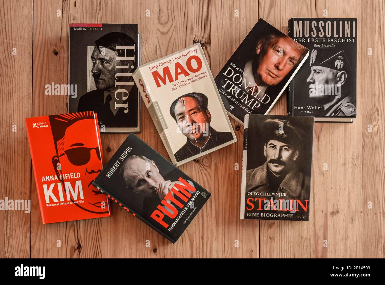 Biografie, libri di Kim Jong-un, Adolf Hitler, Vladimir Putin, Mao Zedong, Josef Stalin, Donald Trump e Benito Mussolini Foto Stock