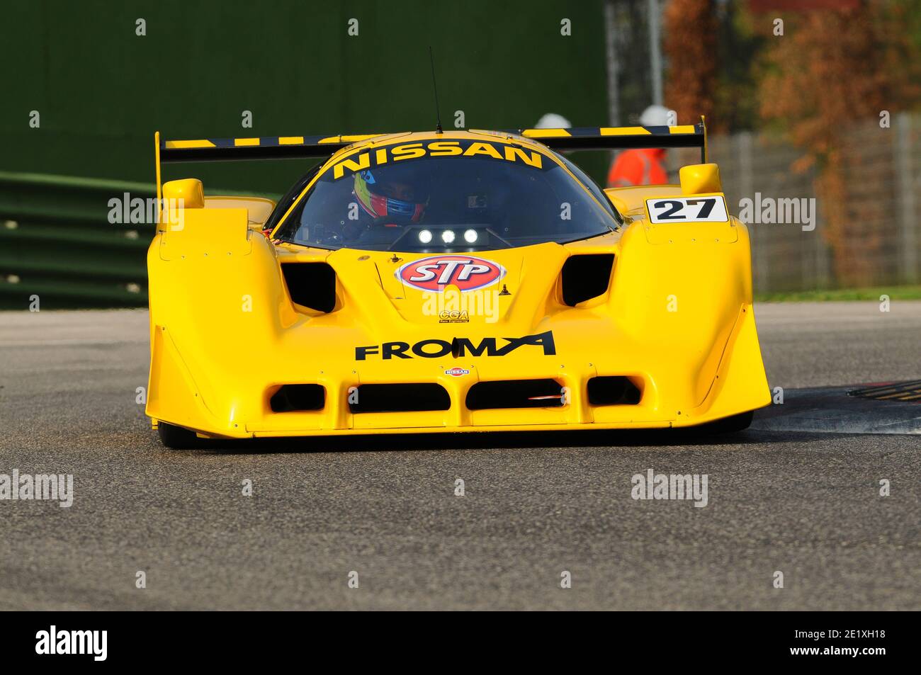 Imola Italia - 20 ottobre 2012: Nissan R90CK guidato da Tandy Steve e Osborne Joe durante la sessione di prove sul circuito di Imola all'evento Luigi Musso Hi Foto Stock