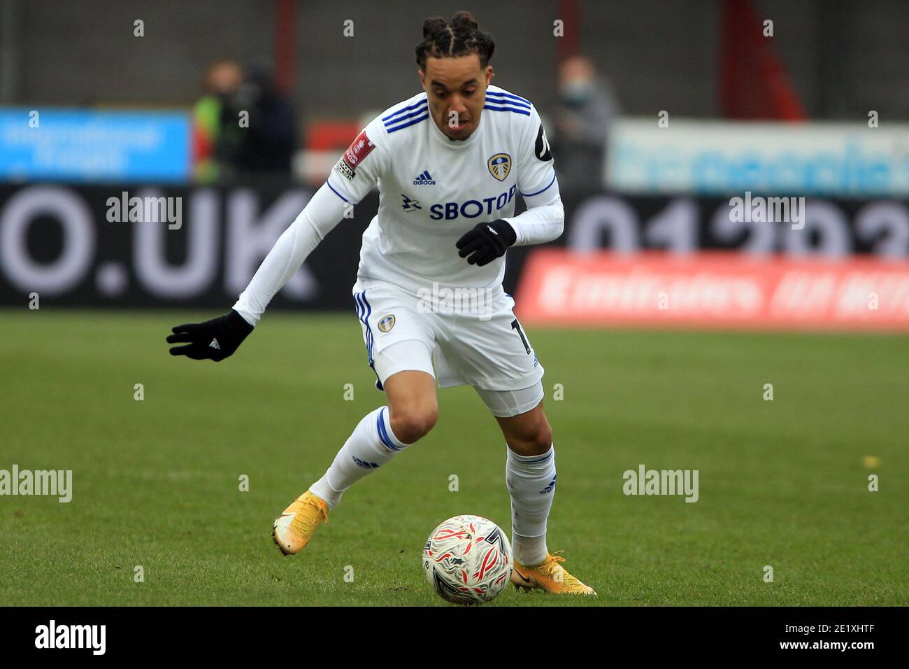 Crawley, Regno Unito. 10 gennaio 2021. Helder Costa di Leeds si è Unito in azione durante il gioco. Emirates fa Cup, 3° round match, Crawley Town contro Leeds Utd, al People's Pension Stadium, a Crawley, West Sussex, domenica 10 gennaio 2021. Questa immagine può essere utilizzata solo per scopi editoriali. Solo per uso editoriale, è richiesta una licenza per uso commerciale. Nessun utilizzo nelle scommesse, nei giochi o nelle pubblicazioni di un singolo club/campionato/giocatore. pic by Steffan Bowen/Andrew Orchard sports photography/Alamy Live news Credit: Andrew Orchard sports photography/Alamy Live News Foto Stock