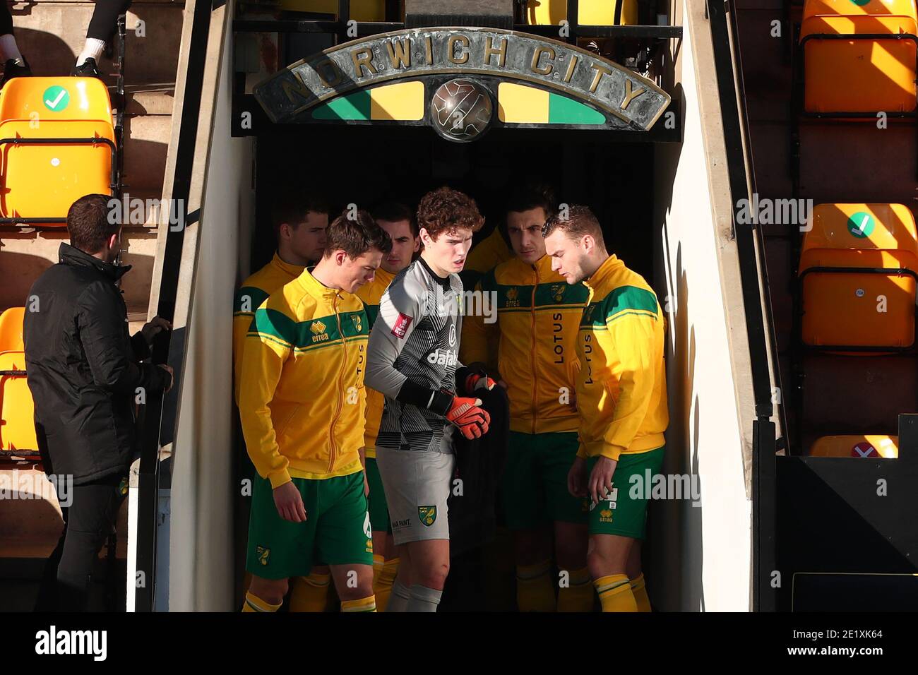 Daniel Barden di Norwich City emerge dal tunnel per fare il suo debutto completo in casa - Norwich City contro Coventry City, Emirates fa Cup terzo round, Carrow Road, Norwich, UK - 9 gennaio 2021 solo per uso editoriale - si applicano le restrizioni DataCo Foto Stock