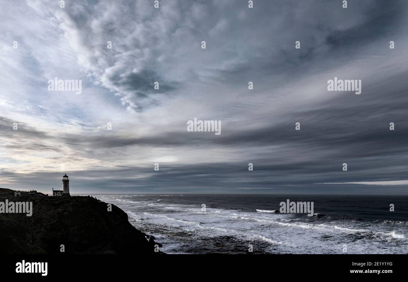 WA20023-00..... WASHINGTON - Faro di North Head da Bell's View Trail bluff nel Cape Disappointment state Park. Foto Stock