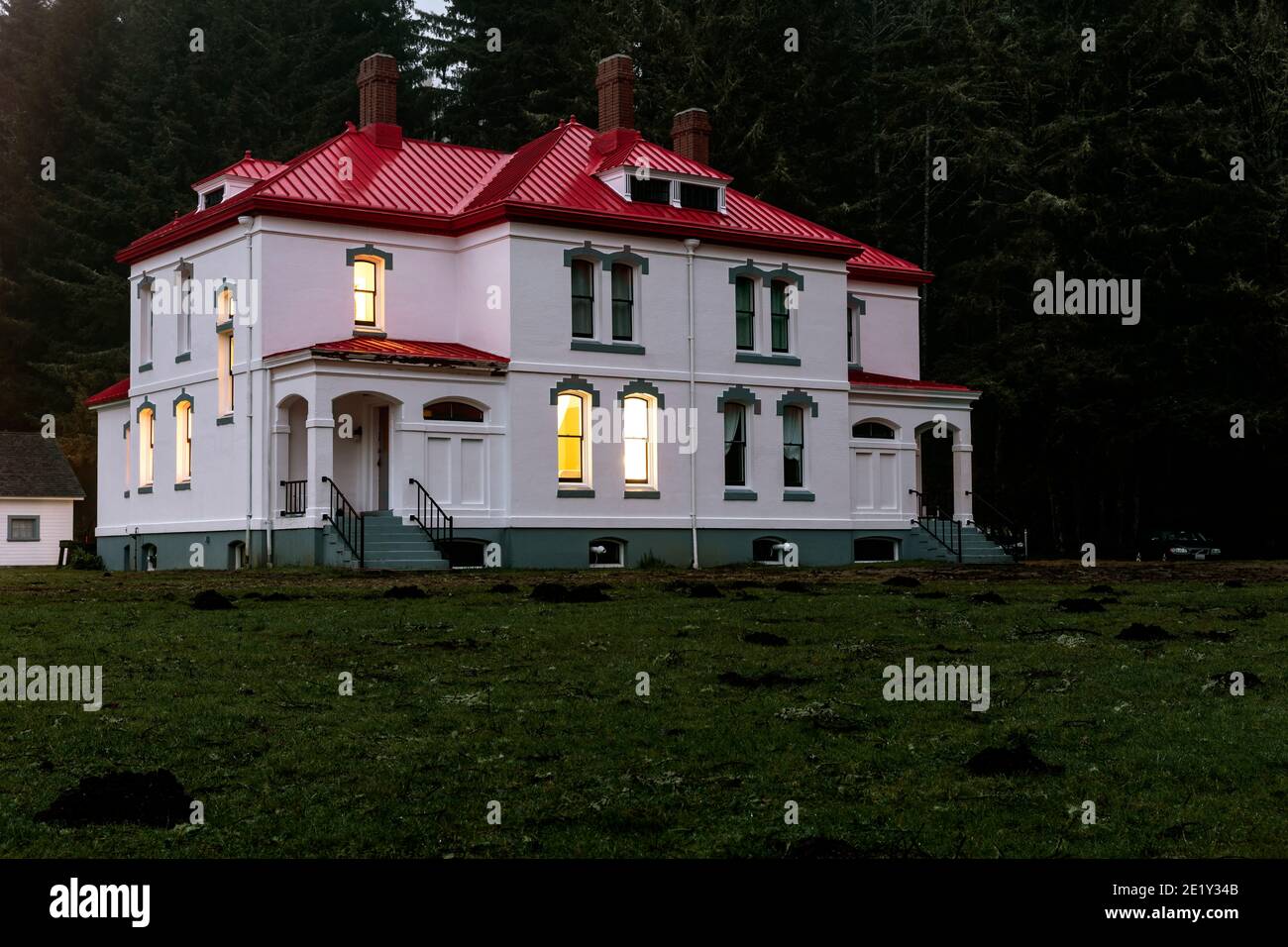 WA20043-00..... WASHIHGTON - Lighthouse Keepers House a North Head Lighthouse nel Cape Disappointment state Park. Foto Stock WA20043-00..... WASHIHGTON - Lighthouse Keepers House a North Head Lighthouse nel Cape Disappointment state Park. Foto Stock