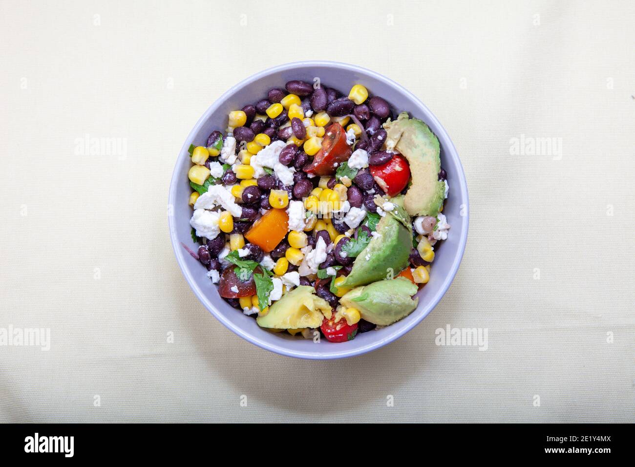 Insalata di fagioli neri con formaggio feta Foto Stock