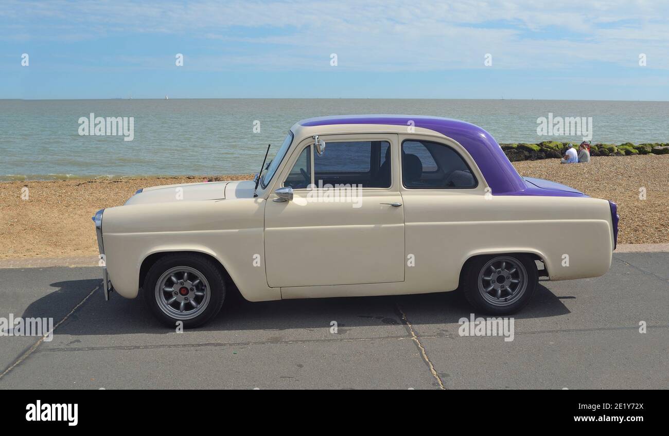 Classic Ford popolare in mostra al Felixstowe Seafront. Foto Stock