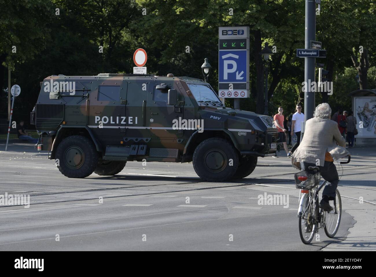 Vienna, Austria. 10 giugno 2017. Life Ball 2017 a Vienna. Misure di sicurezza massicce per l'evento. Foto Stock
