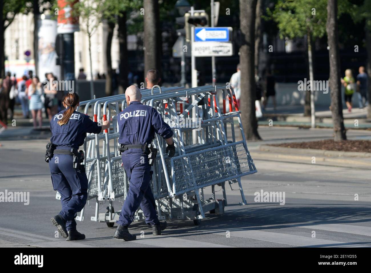 Vienna, Austria. 10 giugno 2017. Life Ball 2017 a Vienna. Misure di sicurezza massicce per l'evento. Foto Stock