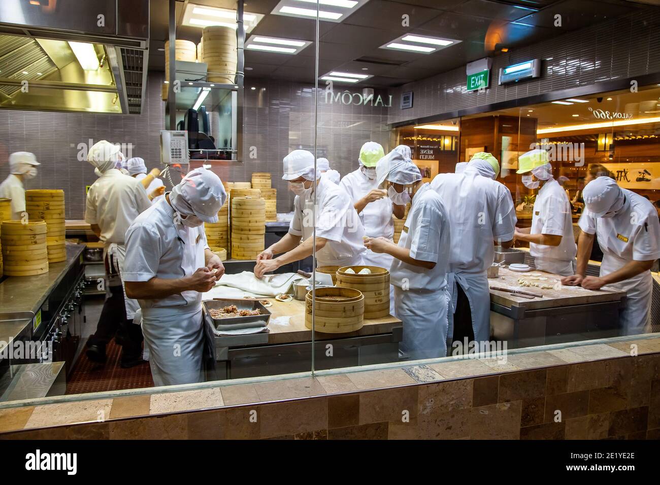 All'interno del ristorante cantonese dim-sam presso il centro commerciale. Singapore. Foto Stock