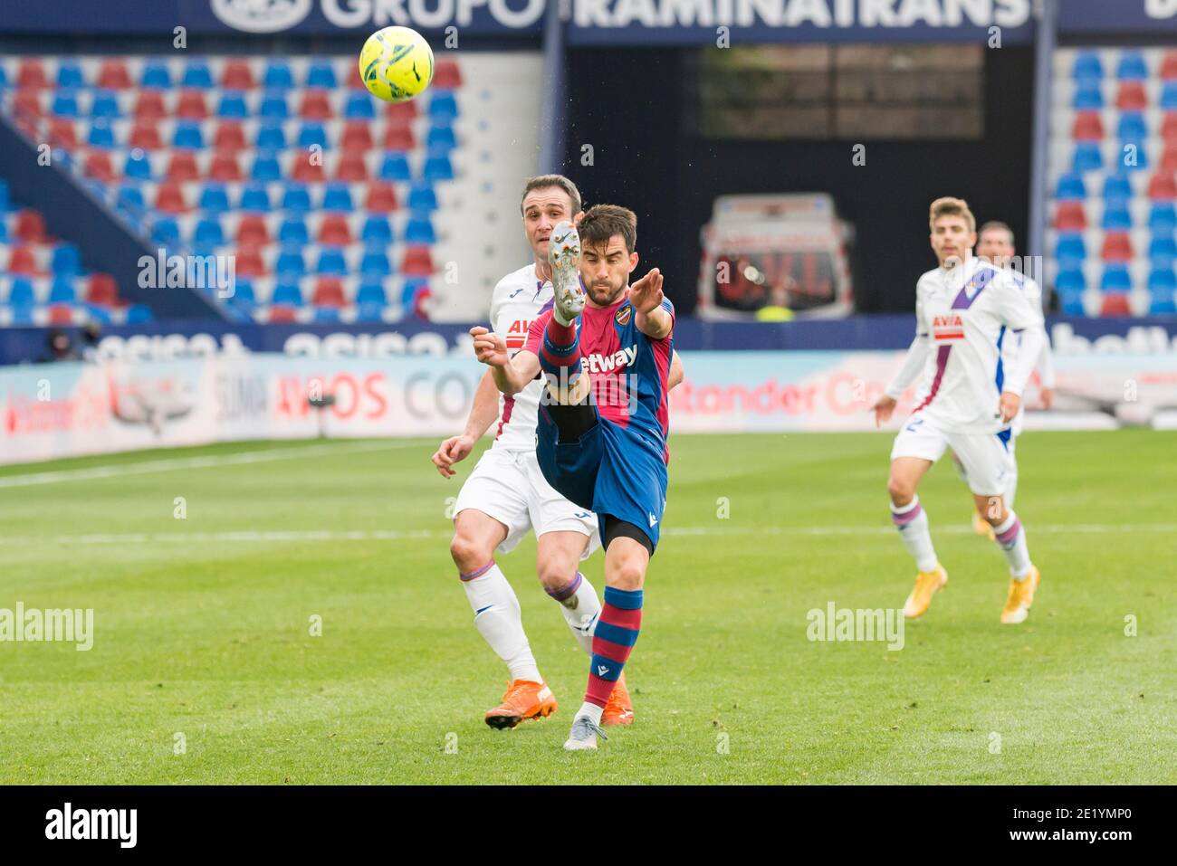 Sergio Postigo di Levante visto in azione durante la partita di calcio spagnola la Liga tra Levante e Eibar allo stadio Ciutat de Valencia.(Punteggio finale; Levante 2:1 Eibar) Foto Stock