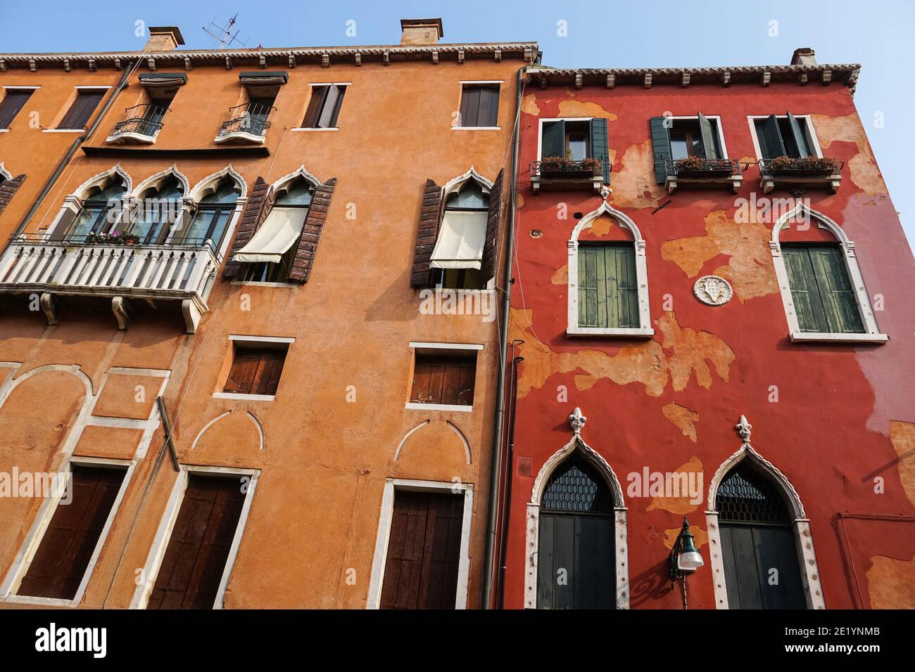 Tradizionali edifici veneziani colorati a Venezia, Italia Foto Stock