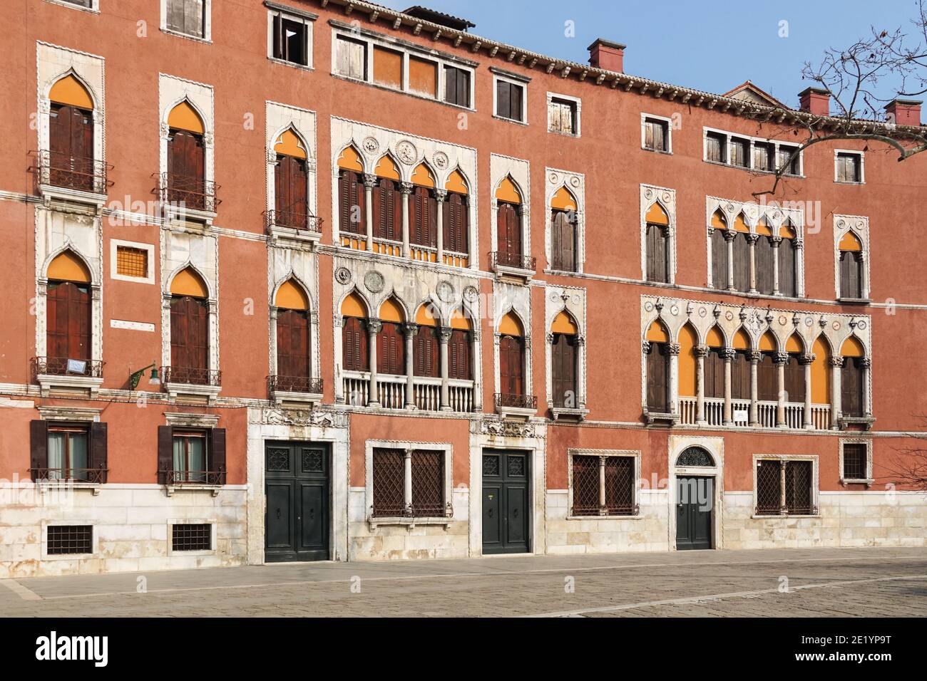 Tradizionali edifici veneziani in piazza campo San Polo a Venezia Foto Stock