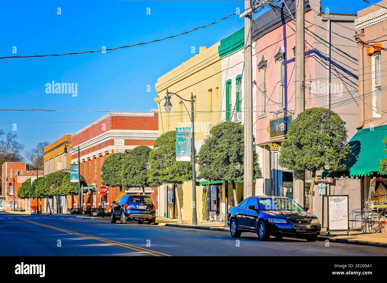 Striscioni appendono sui lampioni del centro, 26 febbraio 2012, a Corinth, Mississippi. Corinto è stata fondata nel 1853 e ha una popolazione di 14,573 abitanti. Foto Stock