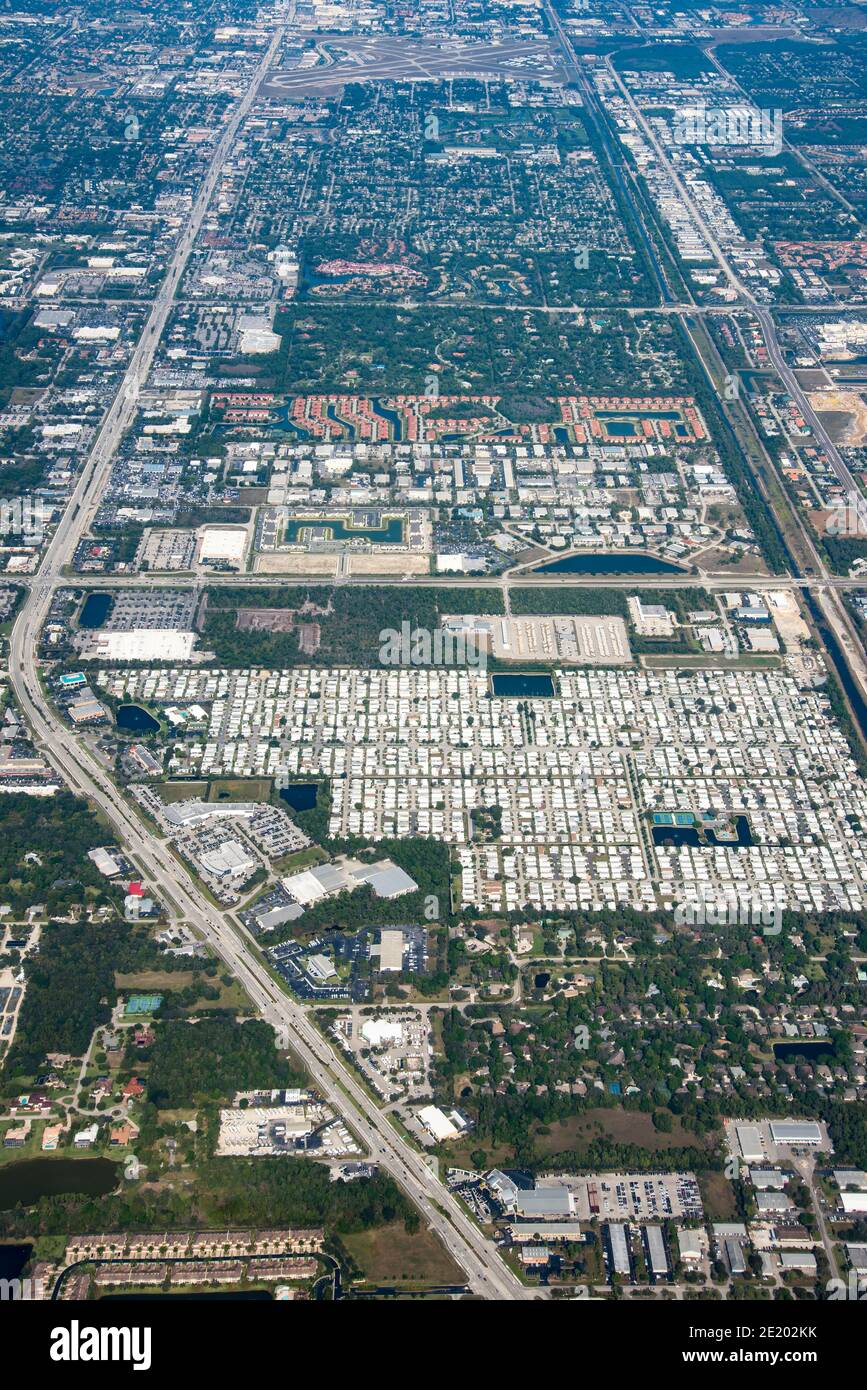 Fort Meyers, Florida. Jamaica Bay. Una bella comunita' recintata di case fabbricate progettate specialmente per residenti con restrizioni di età. Foto Stock
