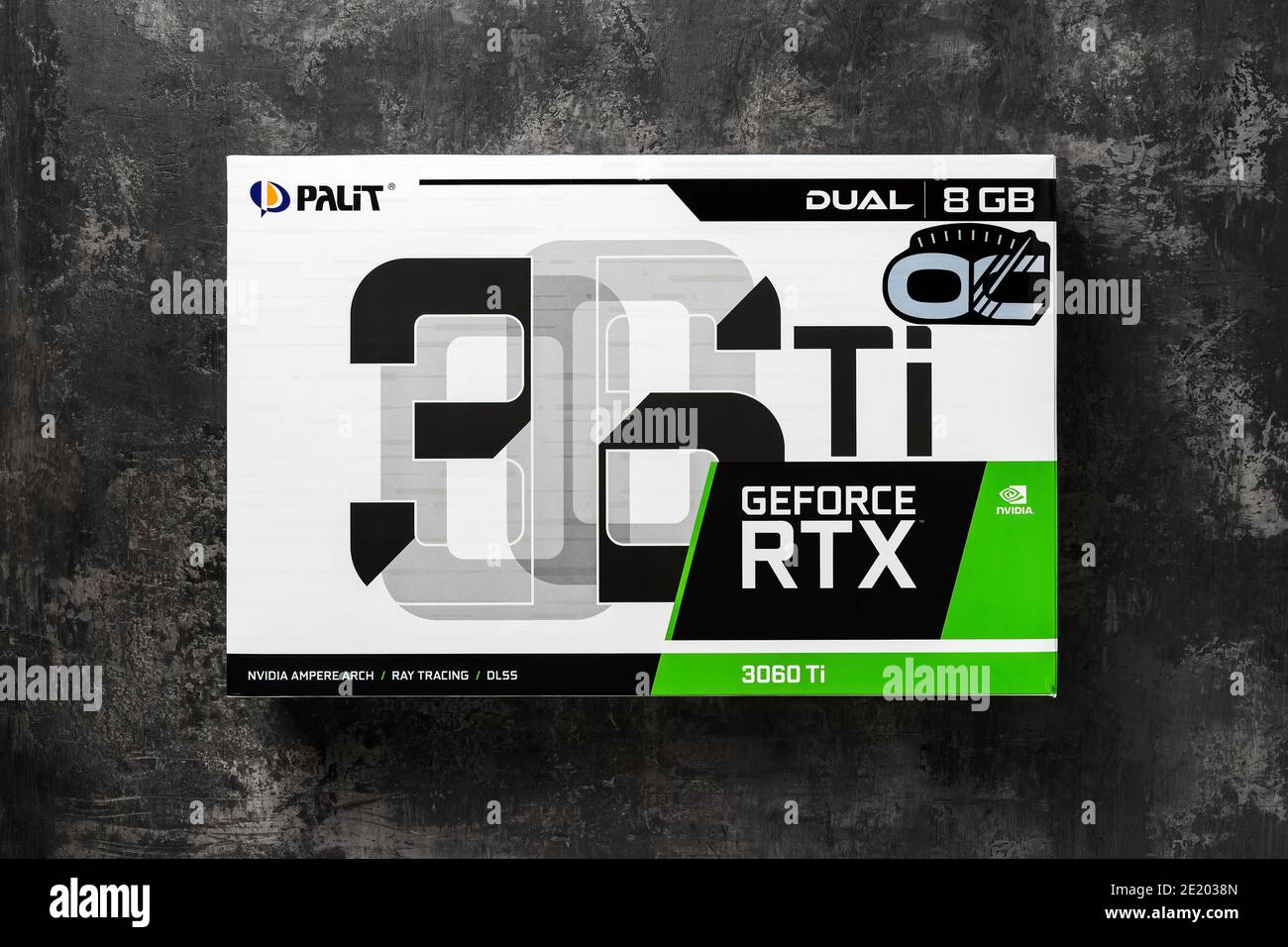 Varna, Bulgaria, 08 gennaio 2021. Palit Nvidia GeForce RTX 3060 ti Dual OC 8GB scheda grafica di gioco su uno sfondo scuro. Hardware per PC moderno. Foto Stock
