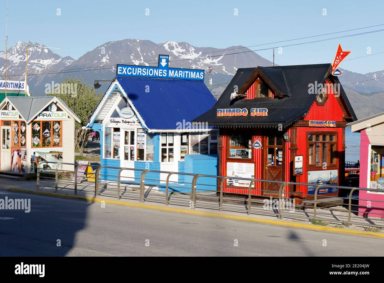 Uffici per gite in barca, Avenida Maipu, lungomare, Ushuaia, Tierra del Fuego, Argentina del sud 29 novembre 2015 Foto Stock
