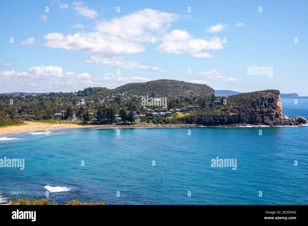 Vista da Bilgola testa identifica Avalon Beach, Bangalley testa e la NSW centrale costa sullo sfondo, Sydney, Australia Foto Stock