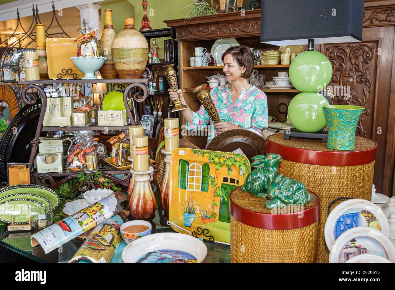 Alabama Demopolis il seme di senape, donna shopping donna shopping shopping shopper affari regali all'interno, Foto Stock