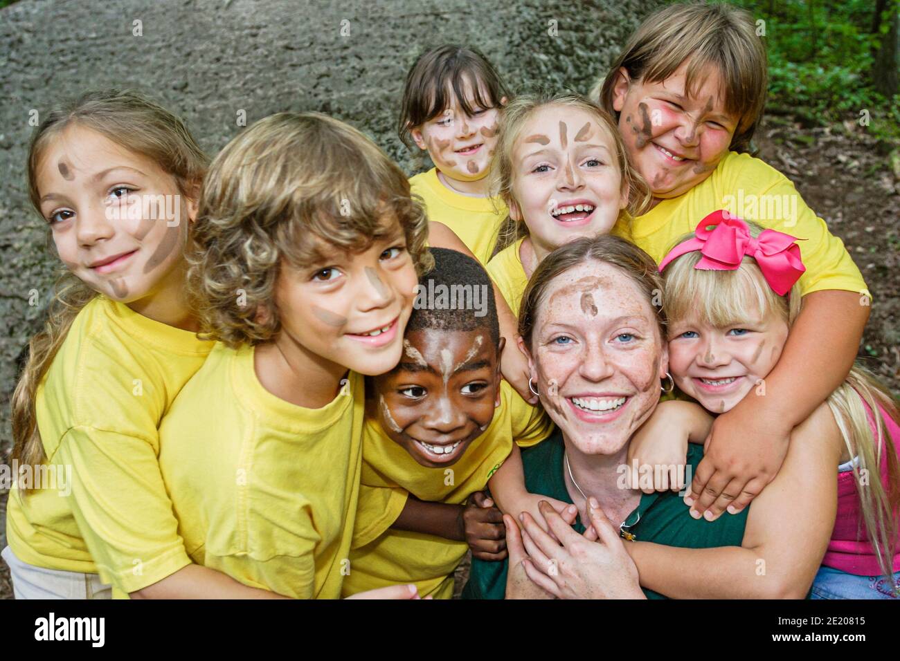 Birmingham Alabama, Ruffner Mountain Nature Center, campo estivo studenti ragazze amici hematite ferro ore viso pittura, donna consigliere tè Foto Stock
