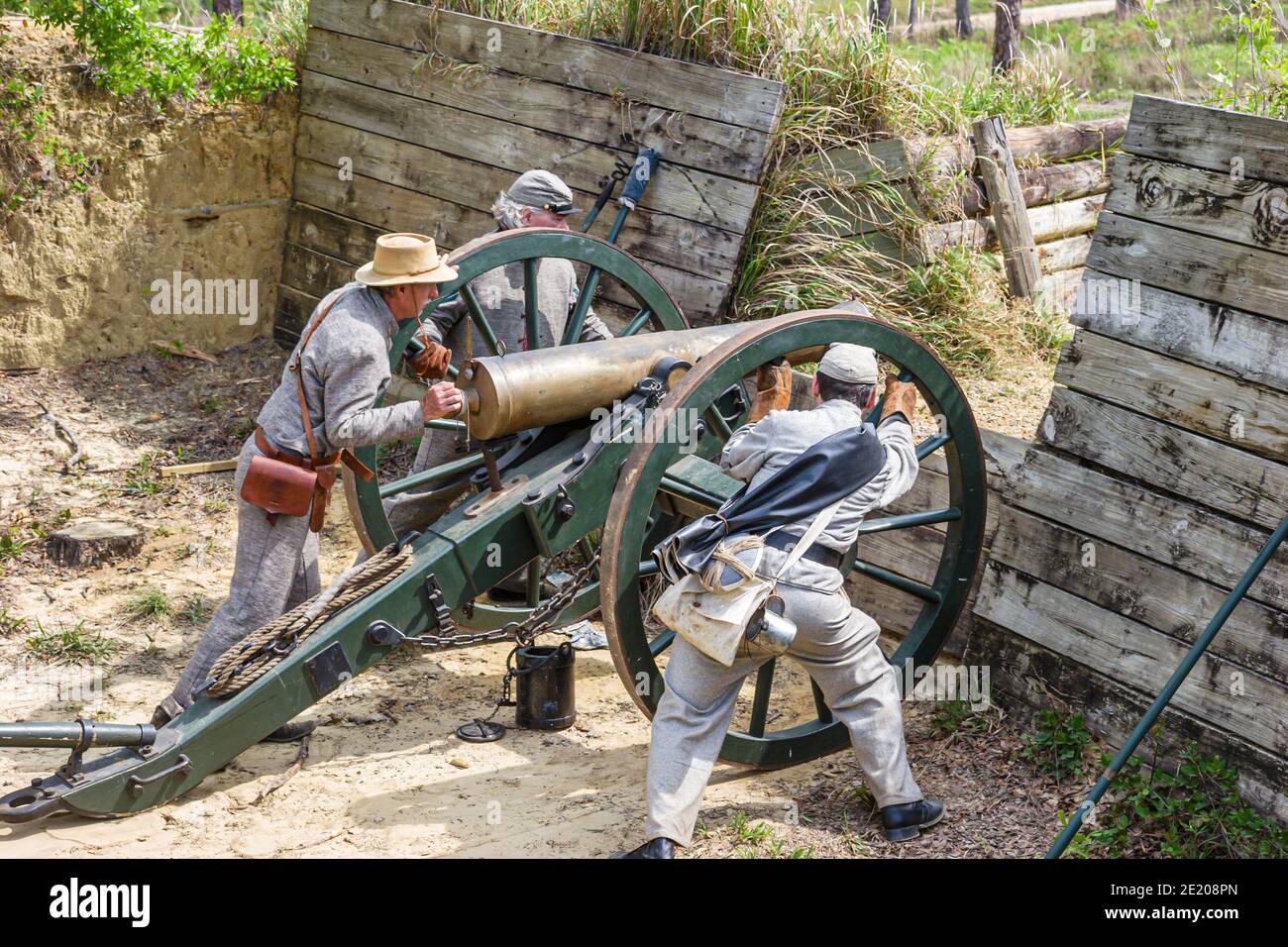 Alabama Historic Blakeley state Park rievocazione della guerra civile, battaglia di Blakeley soldati confederati cannone, Foto Stock