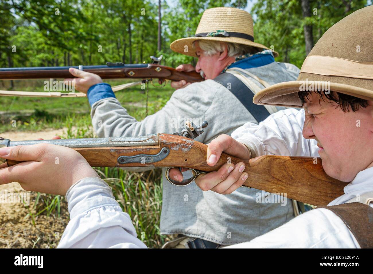 Alabama Historic Blakeley state Park rievocazione della guerra civile, battaglia dei soldati confederati Blakeley AIM fucili, Foto Stock