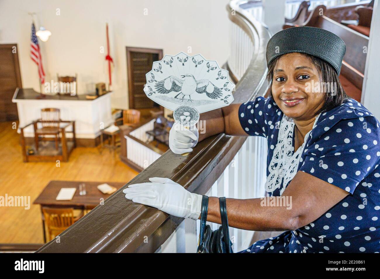 Alabama Monroeville Old Monroe County Courthouse Heritage Museum, a Kill A Mockingbird gioco tribunale ambiente interno, donna nera actre Foto Stock