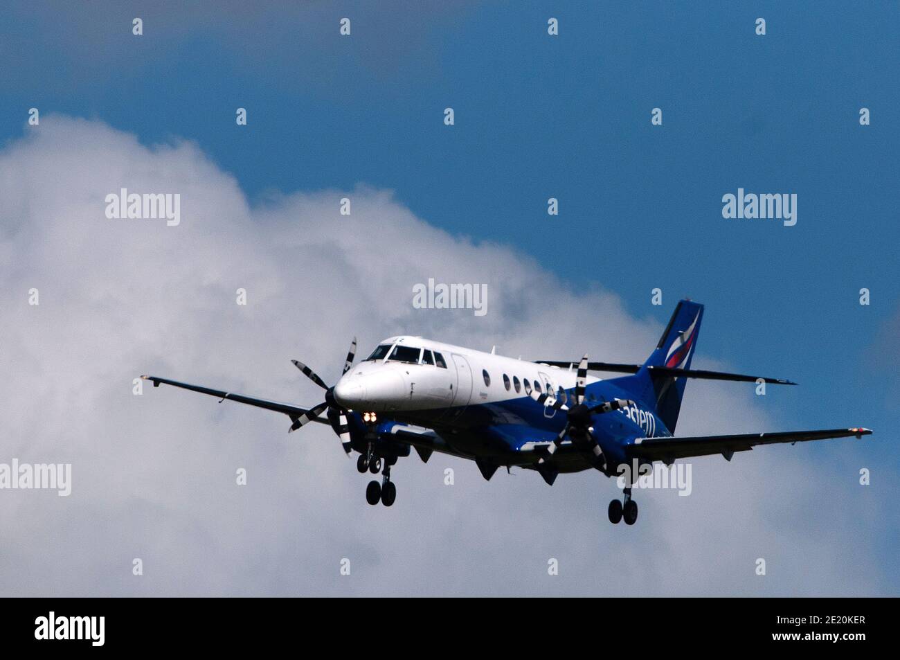 BAE Jetstream 41 Eastern Airways G-MAJZ atterrando a Newcastle International Aeroporto EasyJet Foto Stock