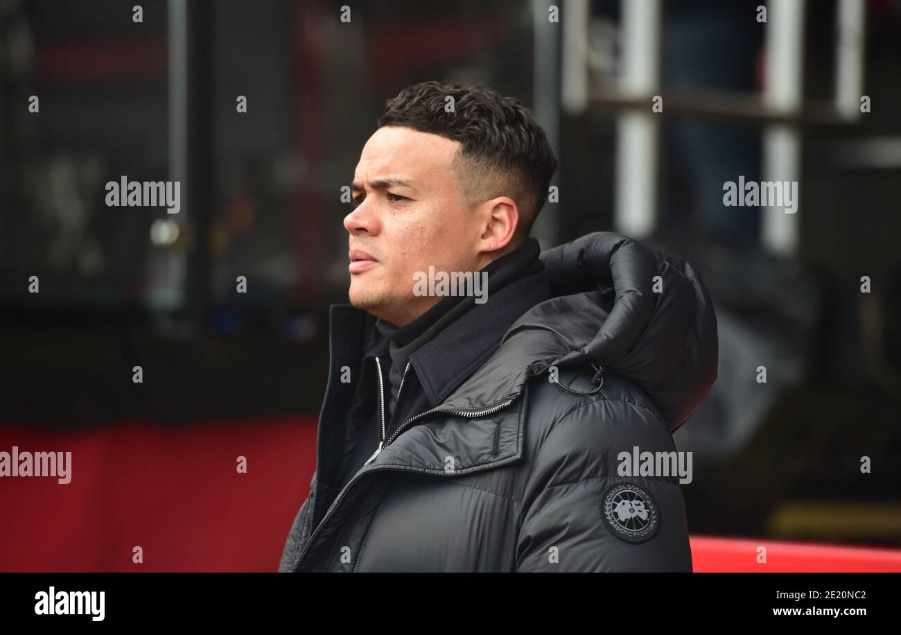 Ex giocatore Jermaine Jenas calcio pundit per la BBC durante la partita di Emirates fa Cup Third Round tra Crawley Town e Leeds United al People's Pension Stadium , Crawley , Regno Unito - 10th gennaio 2021 Foto Simon Dack/Telephoto Images. - Solo per uso editoriale. Nessun merchandising. Per le immagini di calcio si applicano le restrizioni di fa e Premier League inc. Nessun utilizzo di Internet/cellulare senza licenza FAPL - per i dettagli contattare Football Dataco Foto Stock