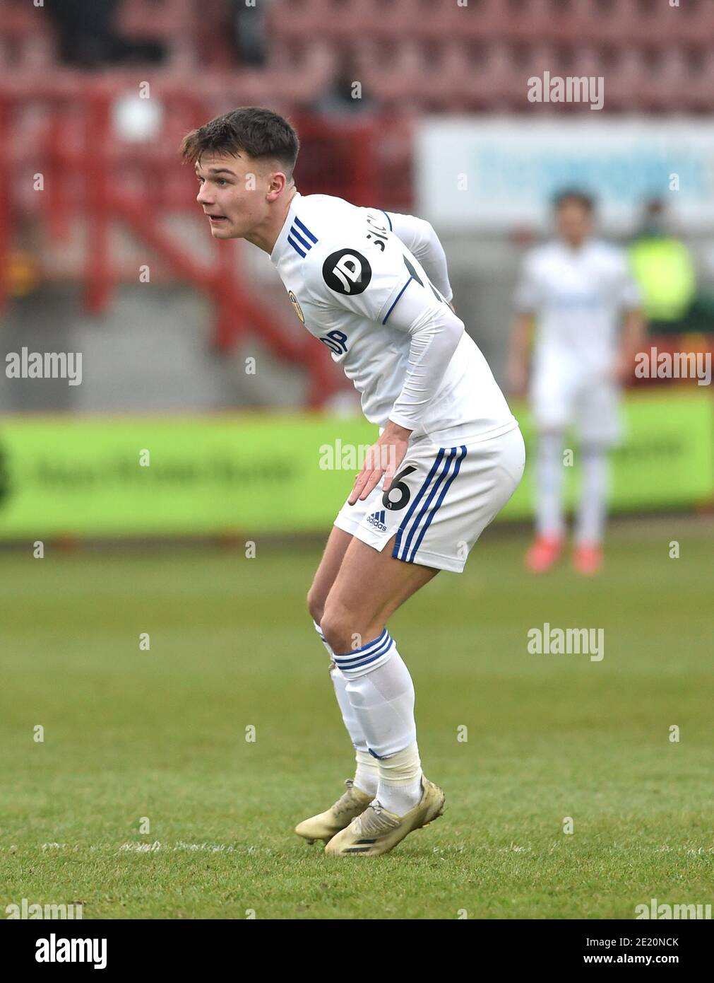 Jamie Shackleton di Leeds durante la terza partita degli Emirati fa Cup tra Crawley Town e Leeds United al People's Pension Stadium , Crawley , Regno Unito - 10 gennaio 2021 - solo per uso editoriale. Nessuna merchandising. Per le immagini di calcio si applicano restrizioni fa e Premier League inc. Nessun utilizzo di Internet/mobile senza licenza FAPL - per i dettagli contattare Football Dataco Foto Stock