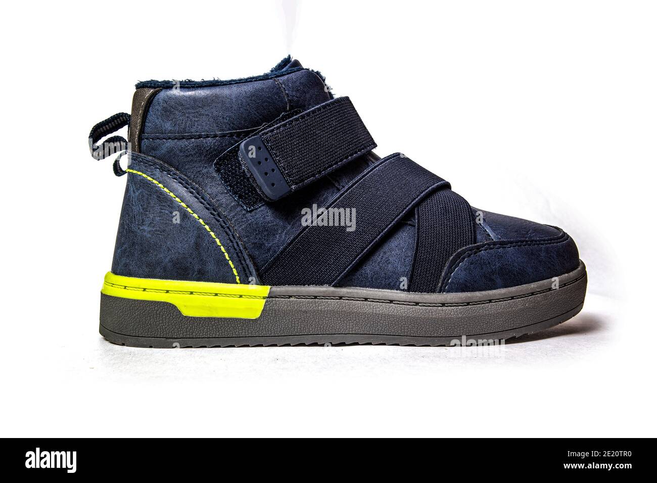 Paio di stivali demi-season blu scuro per bambini Foto Stock