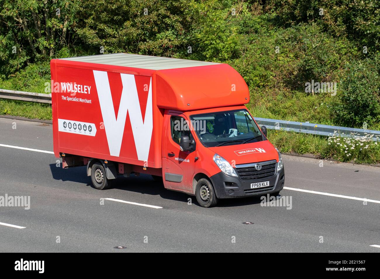 Wolseley Specialist Merchant; 2019 Red Vauxhall Movano L3h1 F3500 CDTI  Biturbo 2299cc diesel Box van; trasporto merci, camion, veicoli pesanti,  trasporto, camion, cargo, veicolo, industria europea del trasporto  commerciale HGV, M6 a